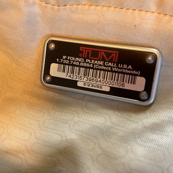 Tumi Shoulder bag, in GREAT condition, Olive color - Picture 11 of 12